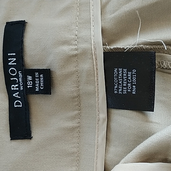 Darjoni Woman Zip Front Tan Crop/Capri/Shorts Pants Sz 18W - Picture 5 of 8